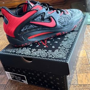 KD15 men’s basketball shoes.